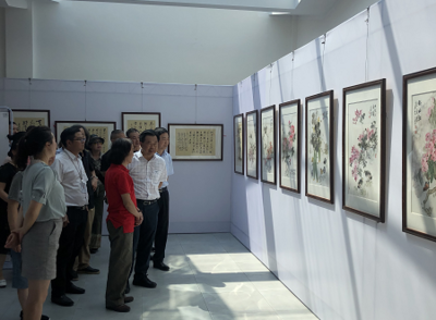 翰墨飄香繪振興，舞臺藝術展新篇——戰(zhàn)旗雅韻書畫藝術展盛大開幕